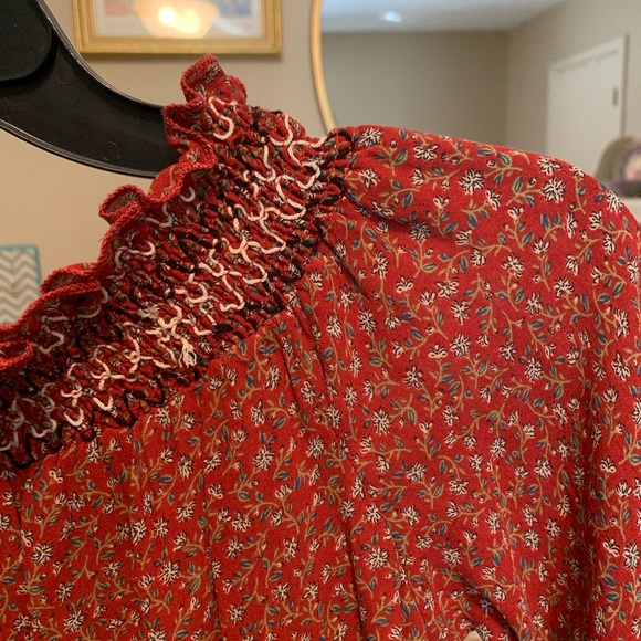 Small off shoulder so cute never worn - Picture 2 of 2